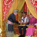 Kental Nuansa Melayu, Kapolda Riau Irjen Pol Arman Achdiat Awali Tugas dengan Tepuk Tepung Tawar
