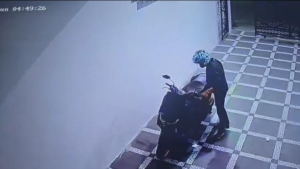 Terekam CCTV, Yamaha NMAX Warga Griya 1 Martubung Dicuri saat Subuh