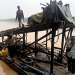 Polsek Cerenti Tindak PETI di Sungai Batang Kuantan, Satu Rakit Dibakar