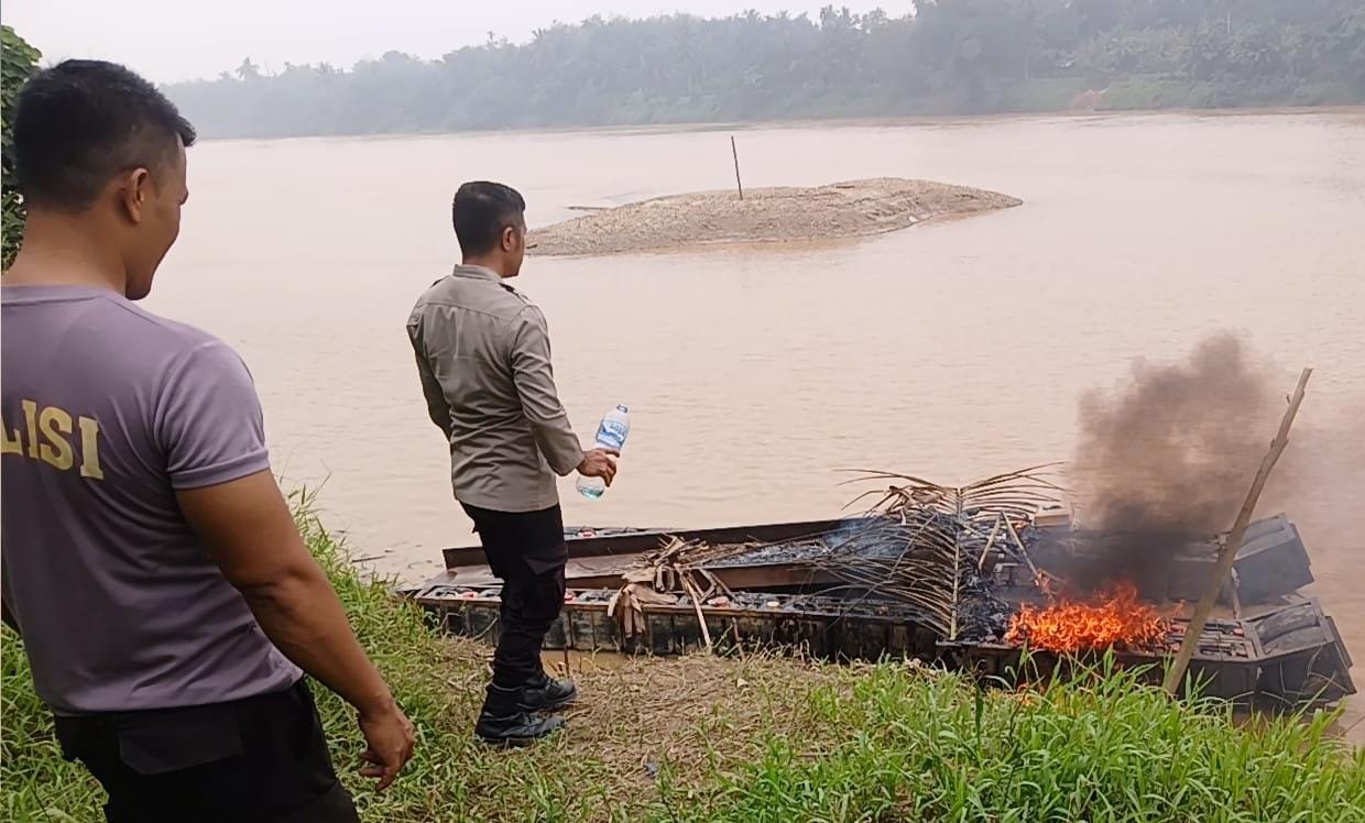 Polsek Benai Tindak PETI di Dua Desa, Satu Rakit Tambang Emas Ilegal Dimusnahkan