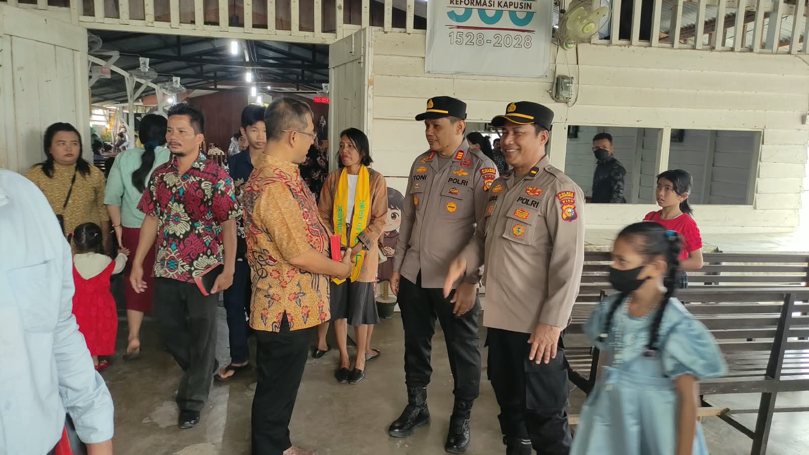 Polsek Kuantan Tengah Gelar Minggu Kasih di Gereja Santo Antonius