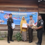 Sambut Hari Jadi Humas Polri ke-75, Humas Polres Kampar Berbagi Kebahagiaan dengan Warga Kurang Mampu