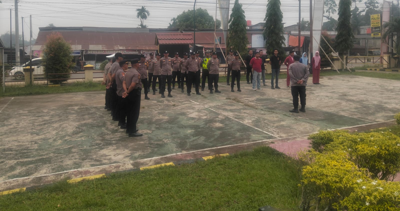 Kapolsek Peranap IPTU Yopi Ferdian Tegaskan Lewat Kasium: Apel Pagi Fokus Instruksi Kapolri dan Program 100 Hari Kerja Kapolri