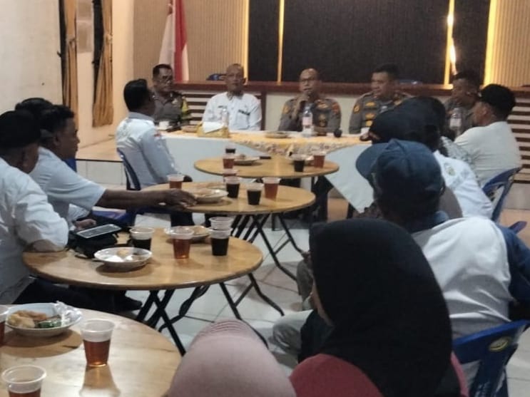 Kapolsek Medan Labuhan Tatap Muka dengan Warga Pematang Johar, Ajak Bersama Berantas Narkoba dan Cegah Kriminalitas