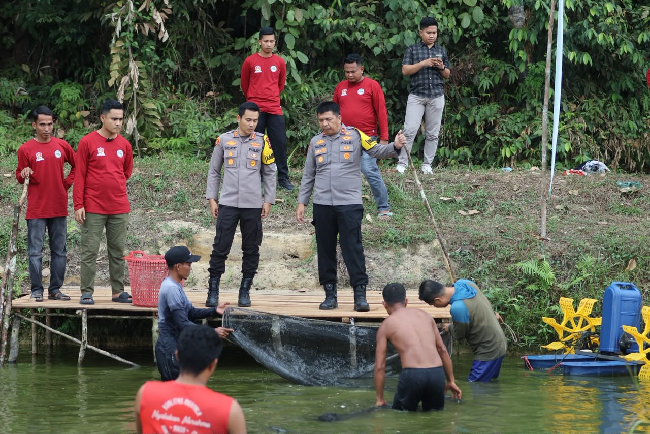 Kapolres Kuansing Pimpin Panen Raya Kolam Perikanan Ketahanan Pangan Tahun 2026