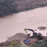 Wartawan Turun Langsung Investigasi, Temukan Aktivitas Excavator di Aliran Sungai Batang Tebo Lubuk Dalam