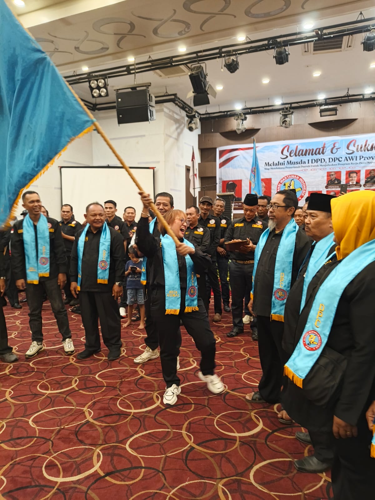 Dihadiri Wagub Riau dan Jajaran Pejabat Daerah, Pengurus DPC AWI Kota Dumai Resmi Dilantik di Hotel Alpha Pekanbaru.