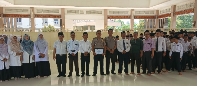 Polisi Peduli Pendidikan, Polres Pelabuhan Belawan Edukasi Santri tentang Bahaya Narkoba dan Kenakalan Remaja