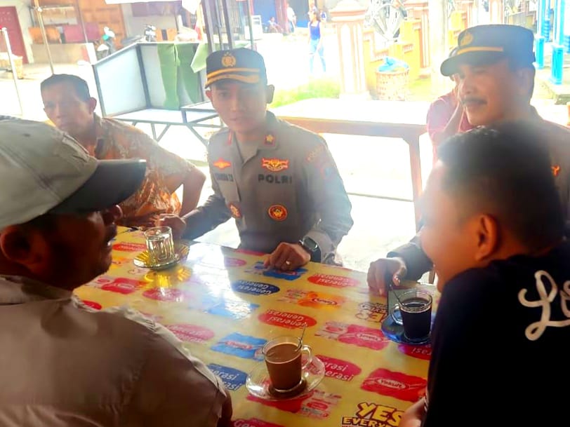 Kapolsek Hamparan Perak Ngopi Bareng Warga, Dengarkan Langsung Aspirasi dan Keluhan Masyarakat