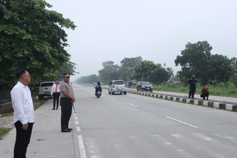 Kapolres Kampar Pimpin Langsung Strong Point Pengaturan Lalu‑Lintas Depan SMPN 2 Tambang
