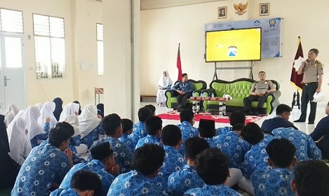 Polisi Peduli Pendidikan, Polres Pelabuhan Belawan Edukasi Siswa SMA IT Al Munadi tentang Bahaya Bullying, Narkoba dan Tawuran